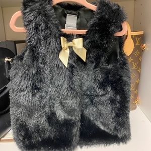Tahari Baby 4T Black Faux Fur Vest with Metallic Gold Bow